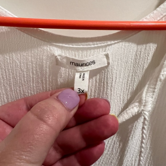 White top with tassels - Picture 5 of 6